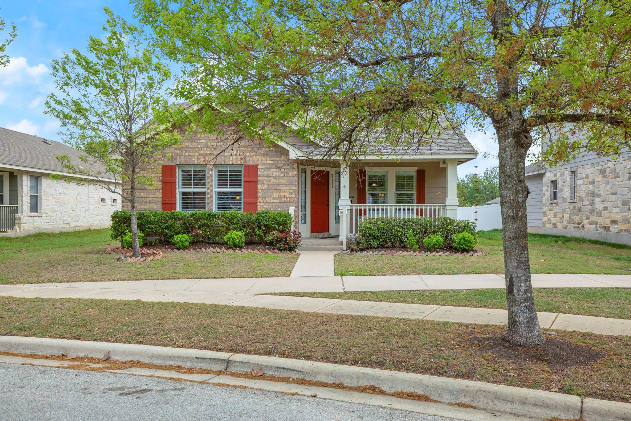 1515 Legend Oaks Ln Property Photo 1