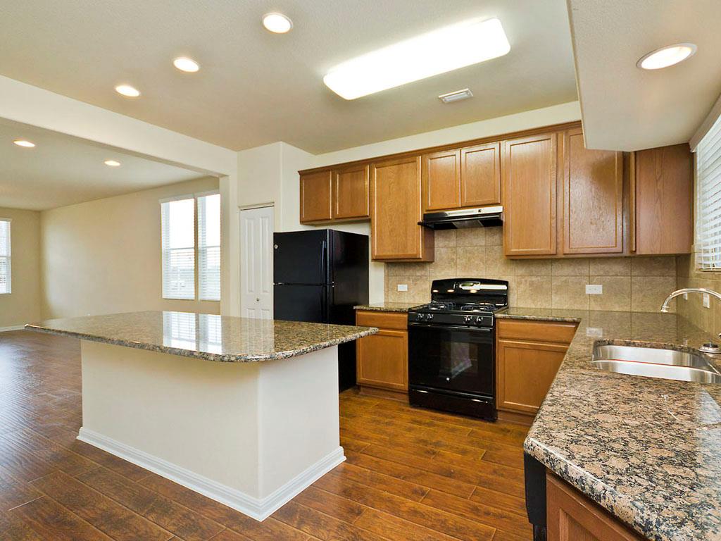 335 Rachel St #main Home Property Photo 13