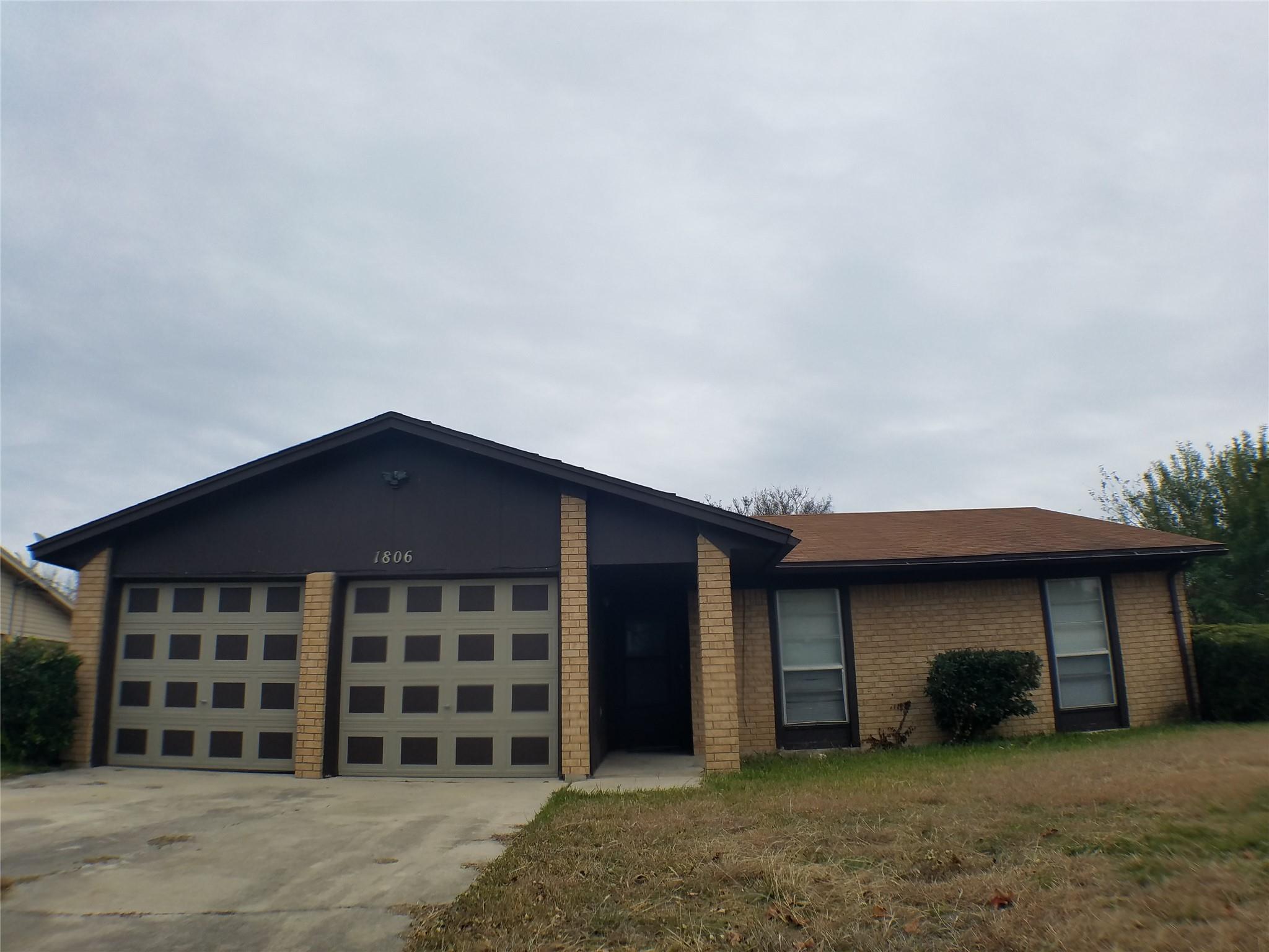1806 Stardust St Property Photo 1