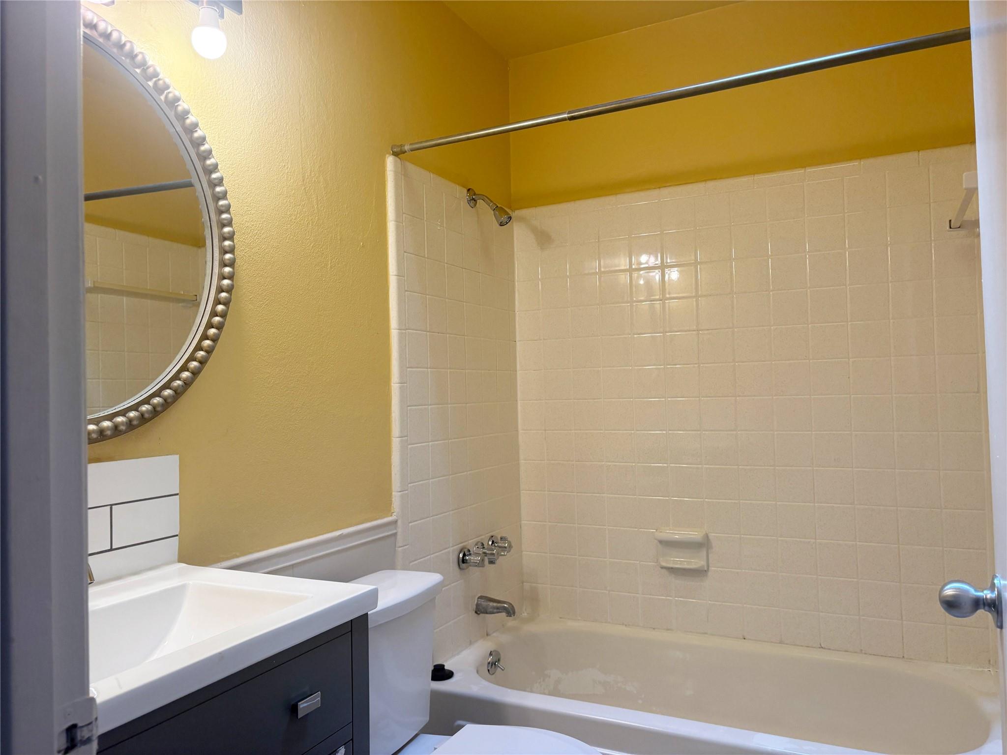 600 W 51st St #103 Property Photo 11