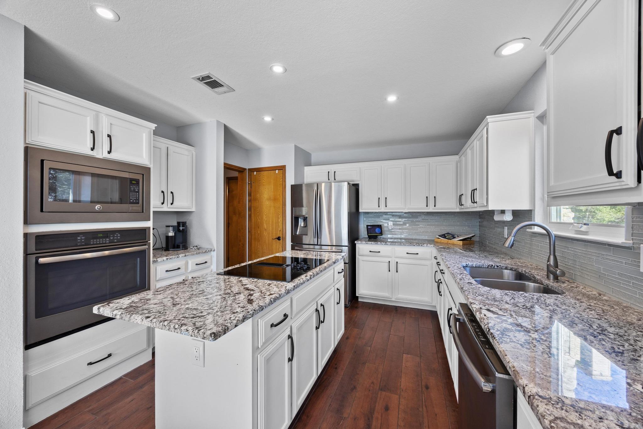 10703 Callanish Park Dr Property Photo 4