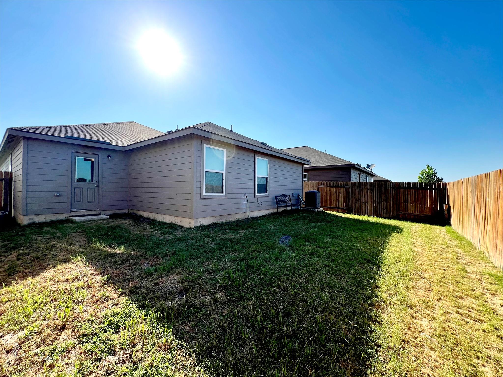 1033 Riverdale Cv Property Photo 17