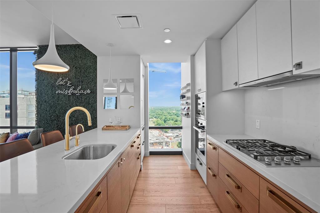 70 Rainey St #1409 Property Photo 4