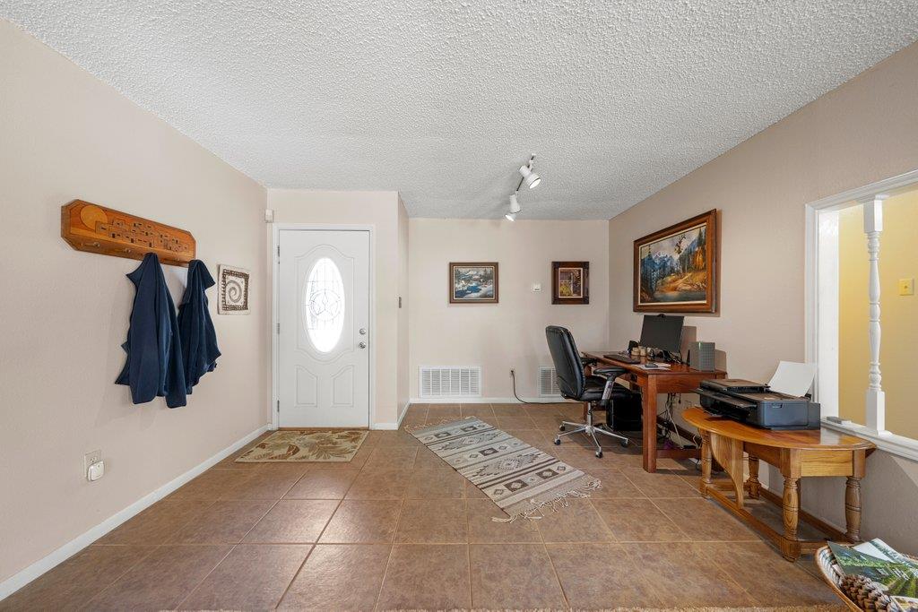 1369 Lakeview Dr Property Photo 2