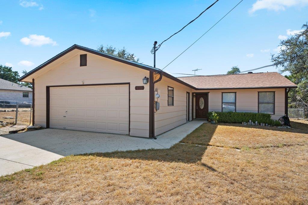 1369 Lakeview Dr Property Photo 3
