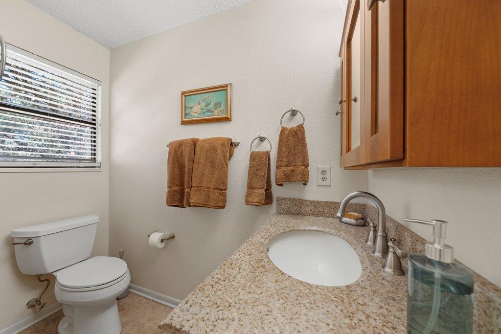 1369 Lakeview Dr Property Photo 5