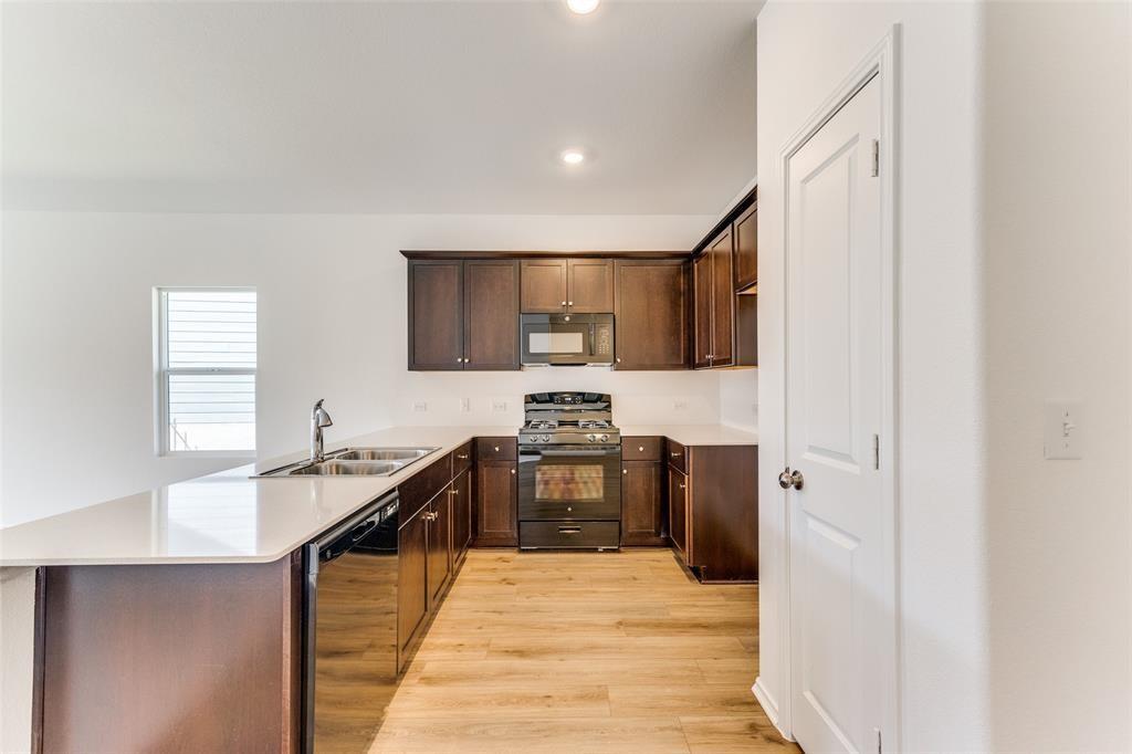 7505 Poppy Petal Loop Property Photo 6