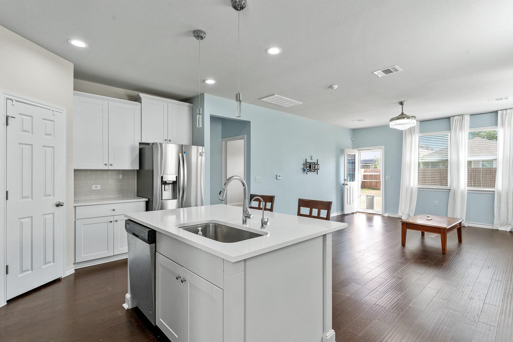 12104 Cimaizon Dr Property Photo 4