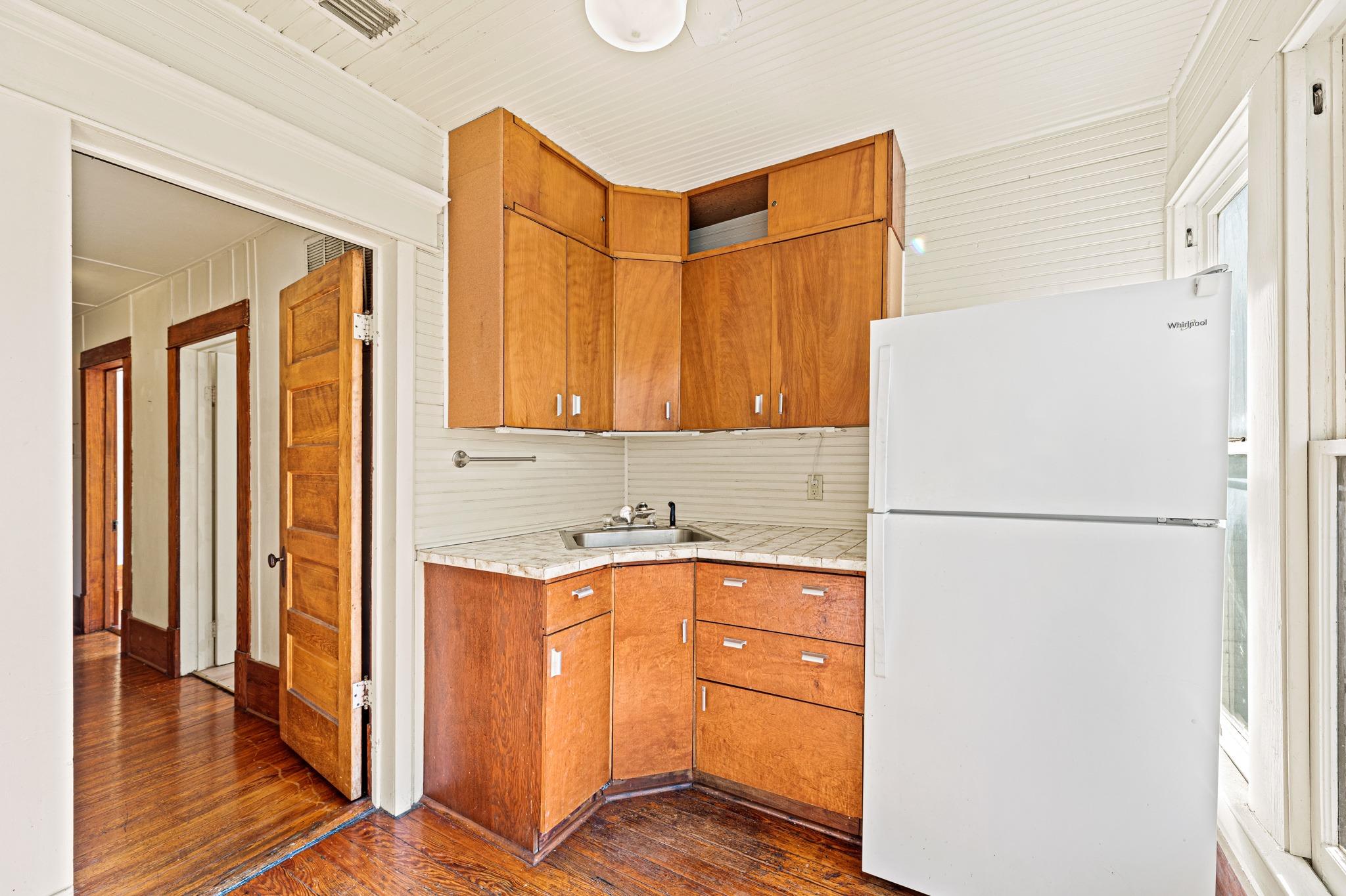 3205 Guadalupe St #b Property Photo 5