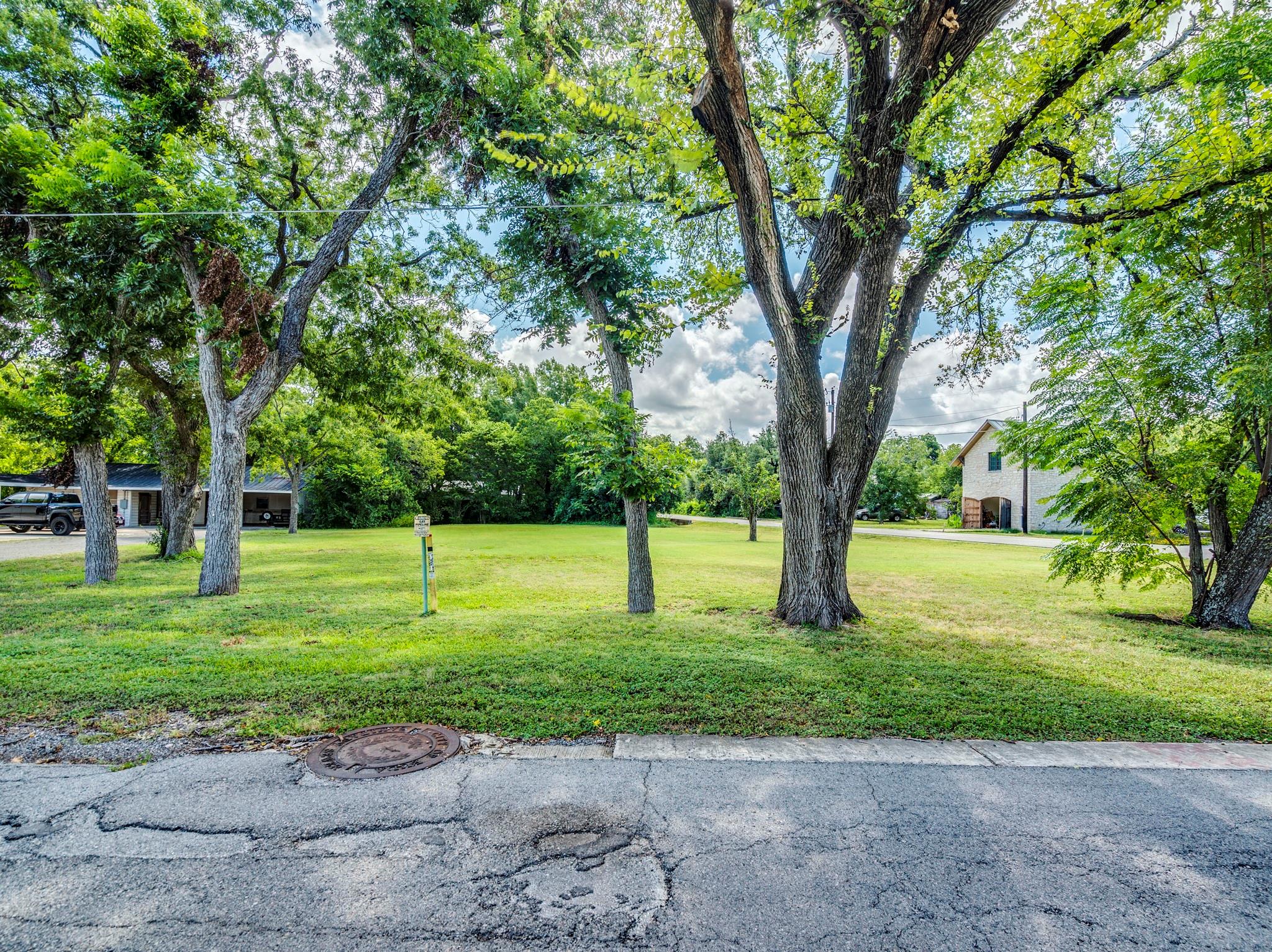 301 Railroad St Property Photo 4