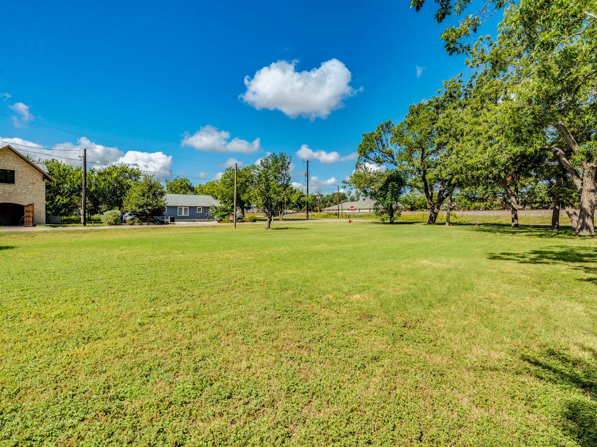301 Railroad St Property Photo 5
