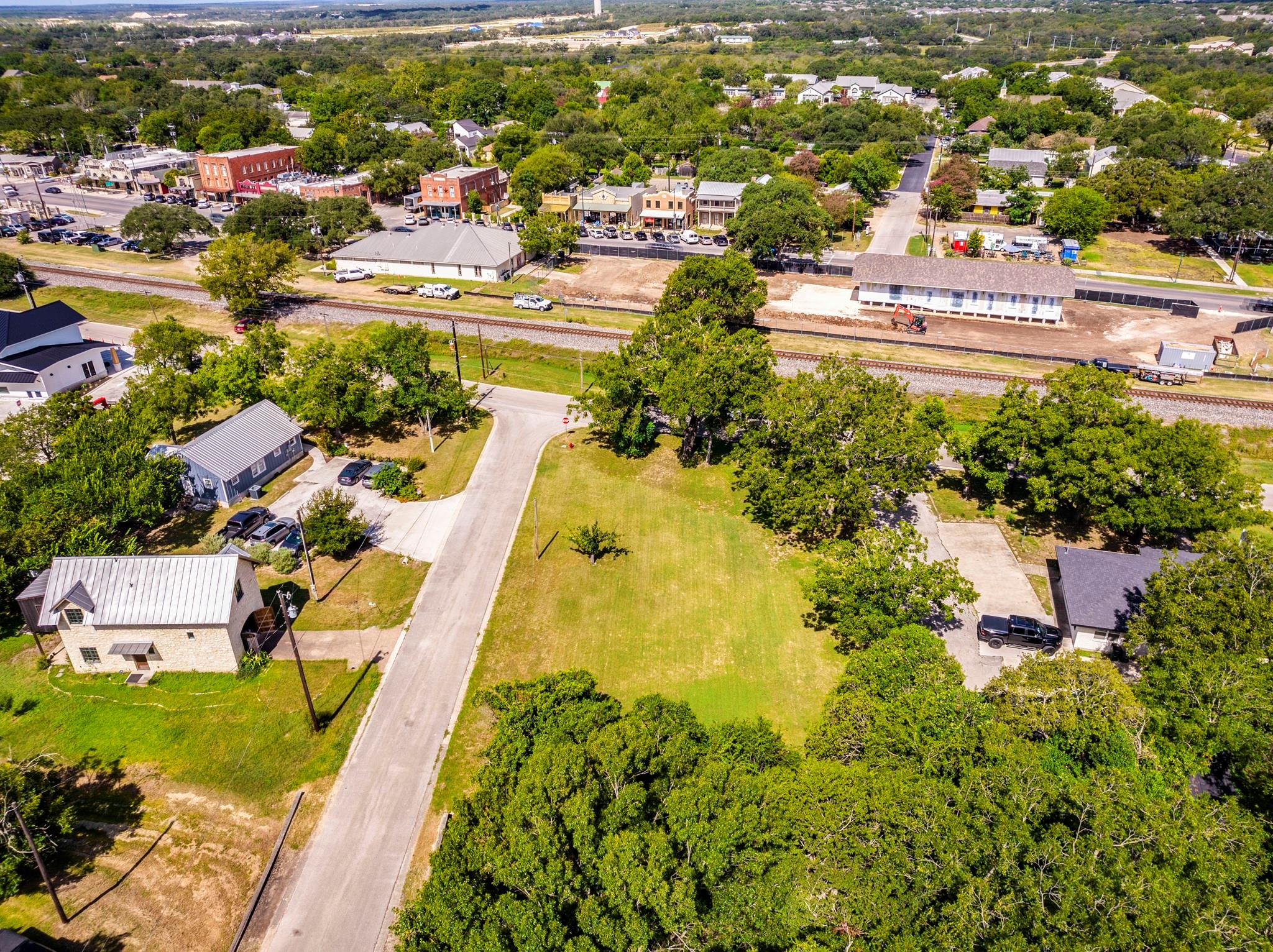 301 Railroad St Property Photo 14