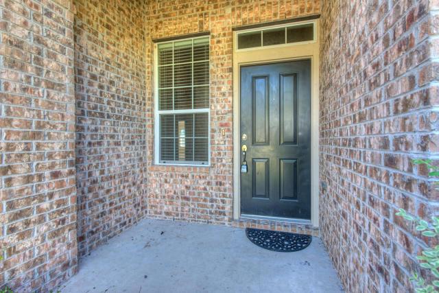 225 Lexington Dr Property Photo 2