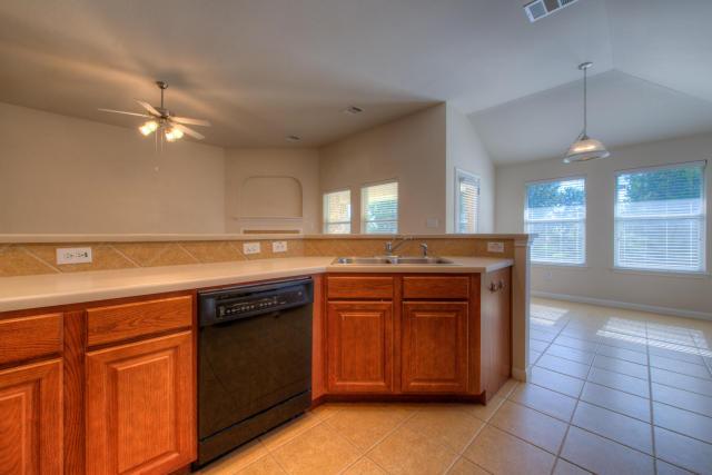 225 Lexington Dr Property Photo 10