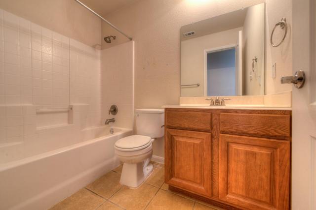 225 Lexington Dr Property Photo 16