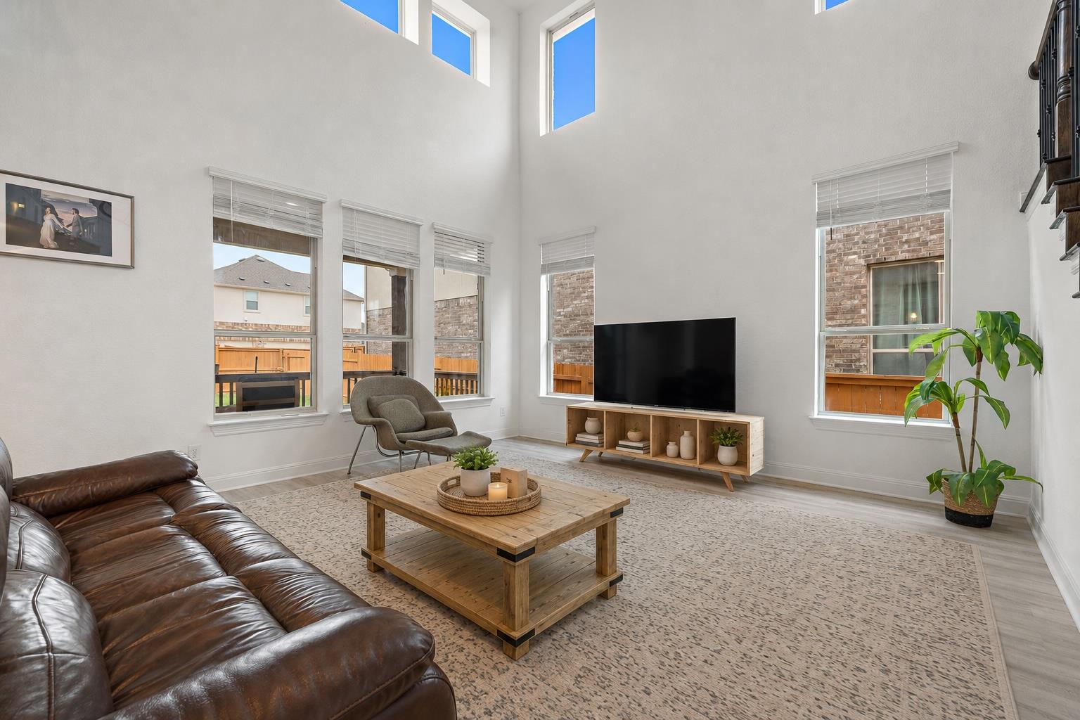 2901 Oak Chase Cv Property Photo 3