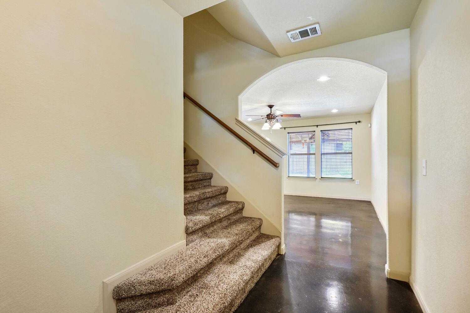 7425 Thannas Way Property Photo 4
