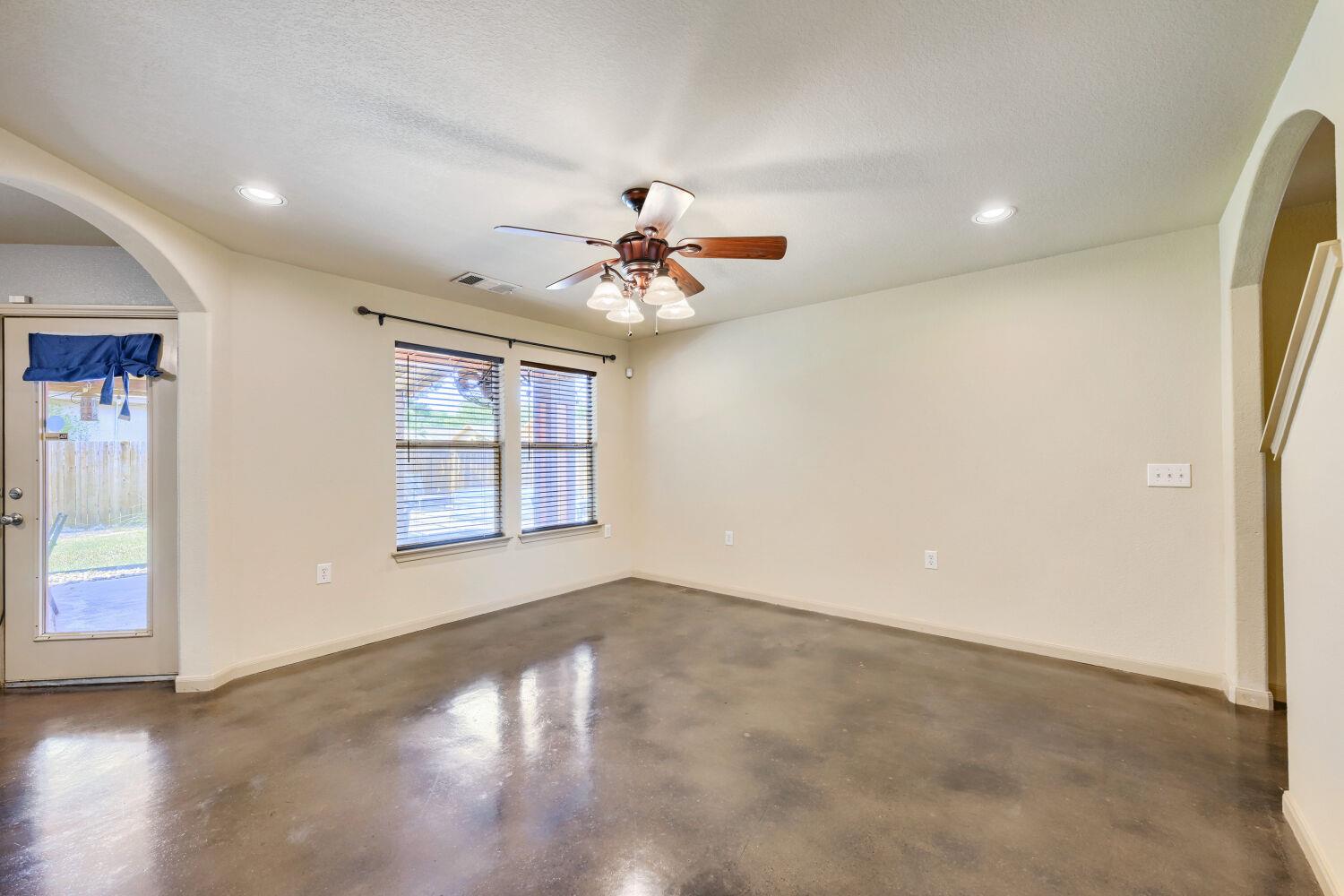 7425 Thannas Way Property Photo 6