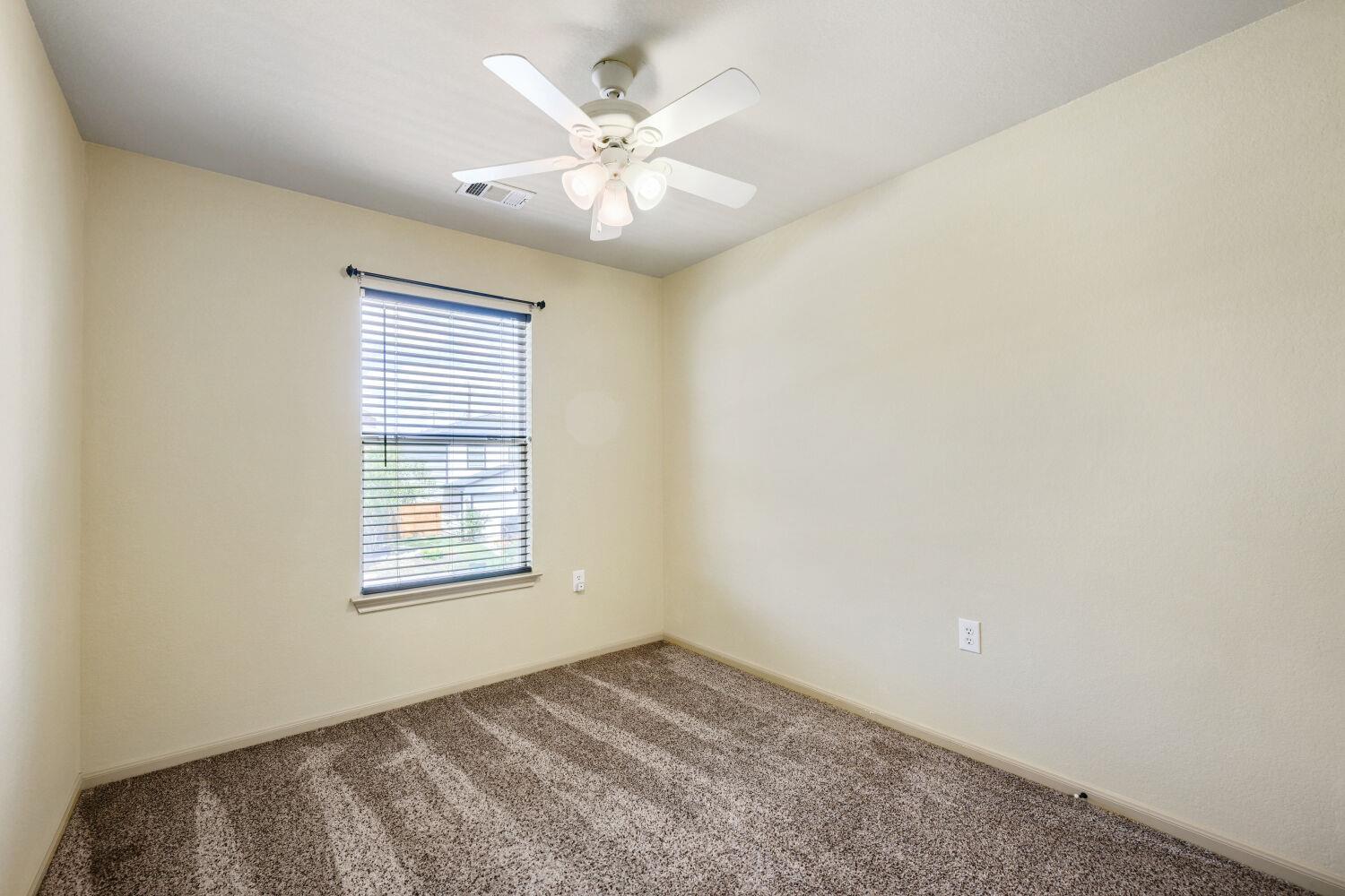 7425 Thannas Way Property Photo 15