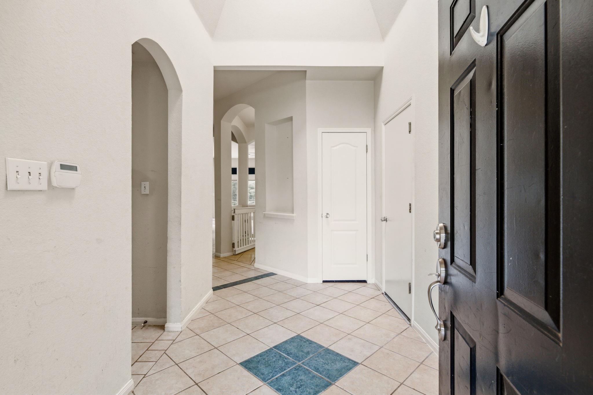 406 Bellaire Oaks Dr Property Photo 3