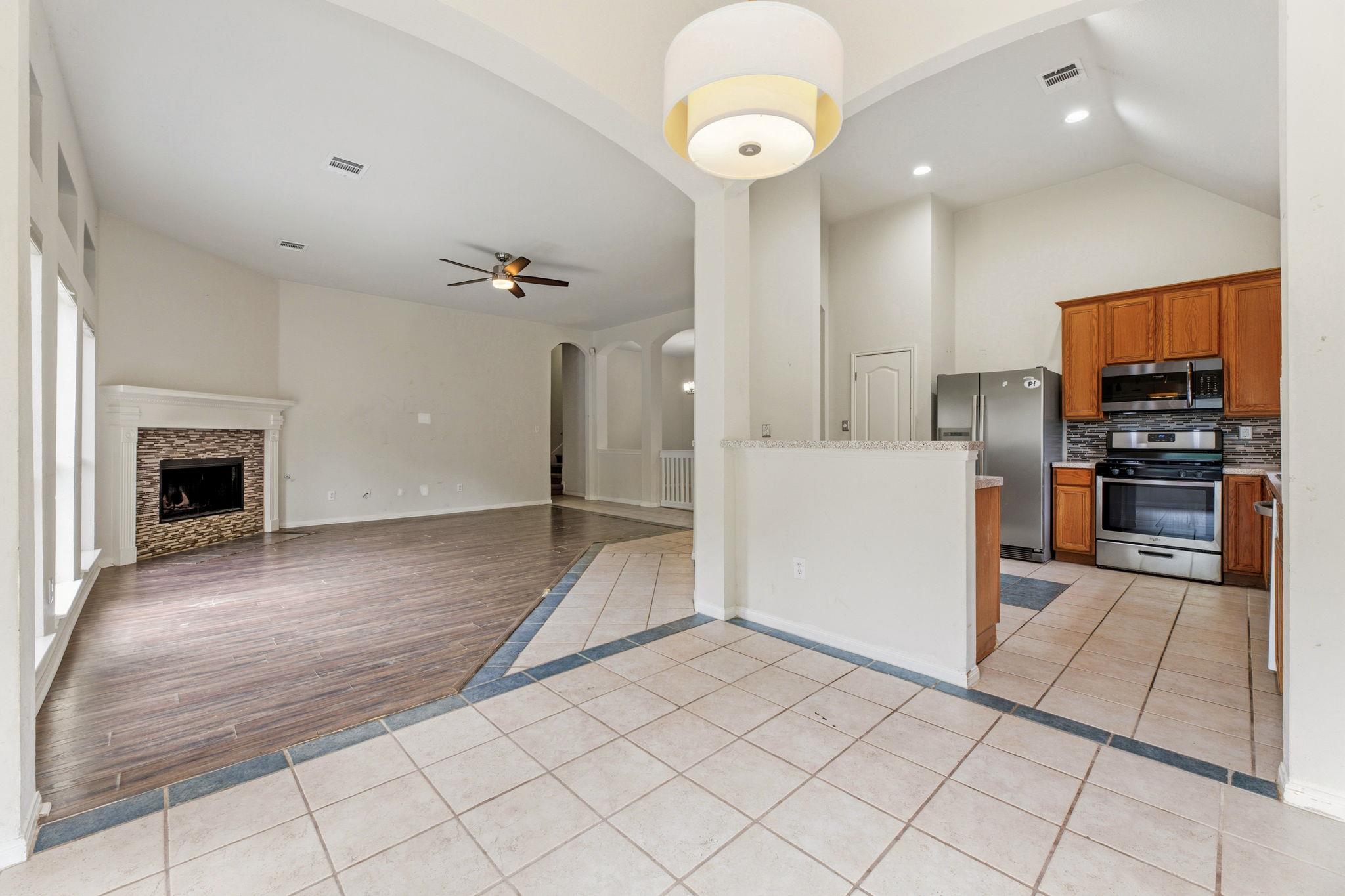 406 Bellaire Oaks Dr Property Photo 18