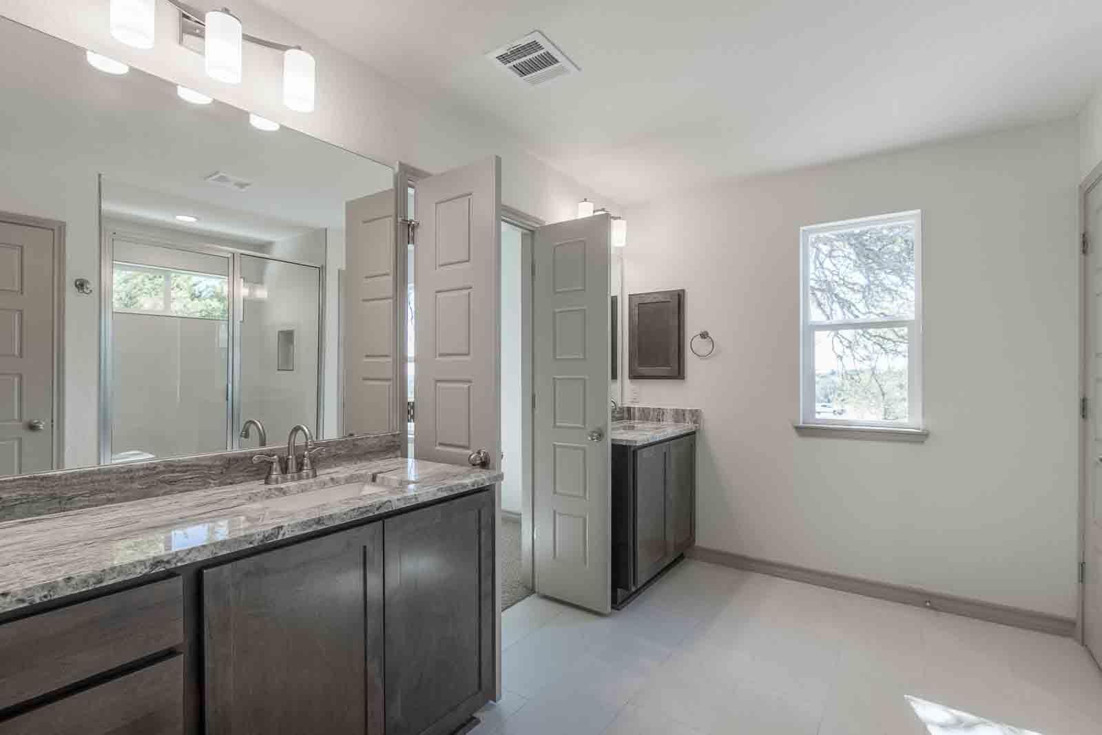 208 S Calvin Barrett St Property Photo 16