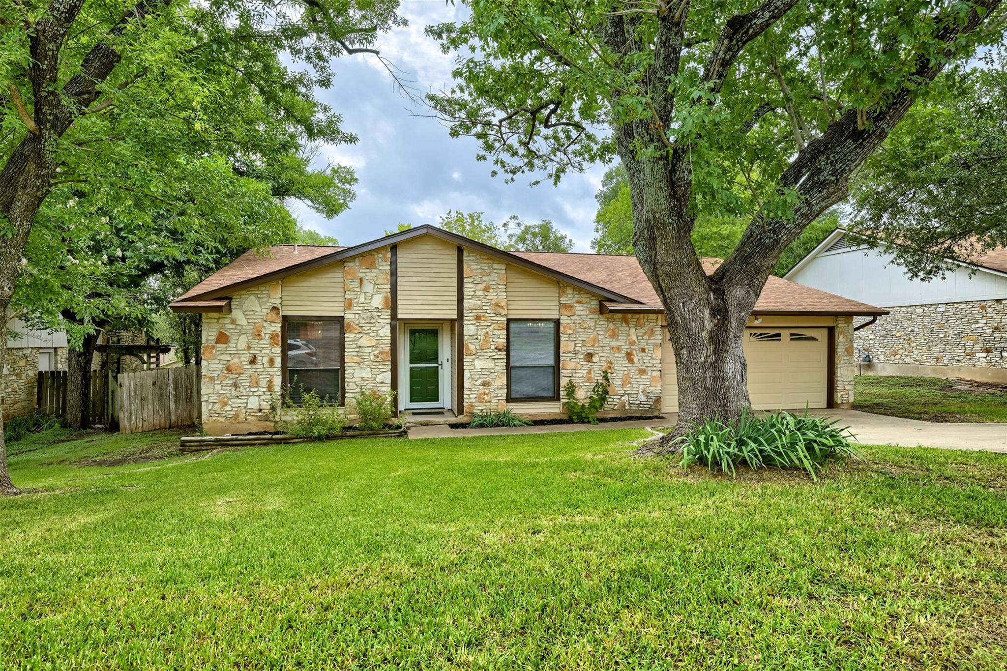 8601 Danville Dr Property Photo 1