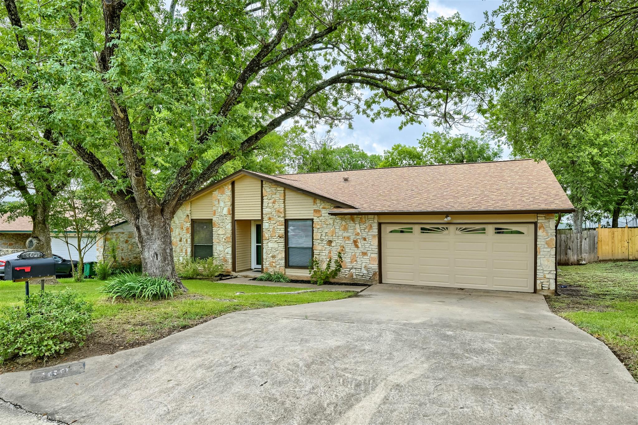 8601 Danville Dr Property Photo 2