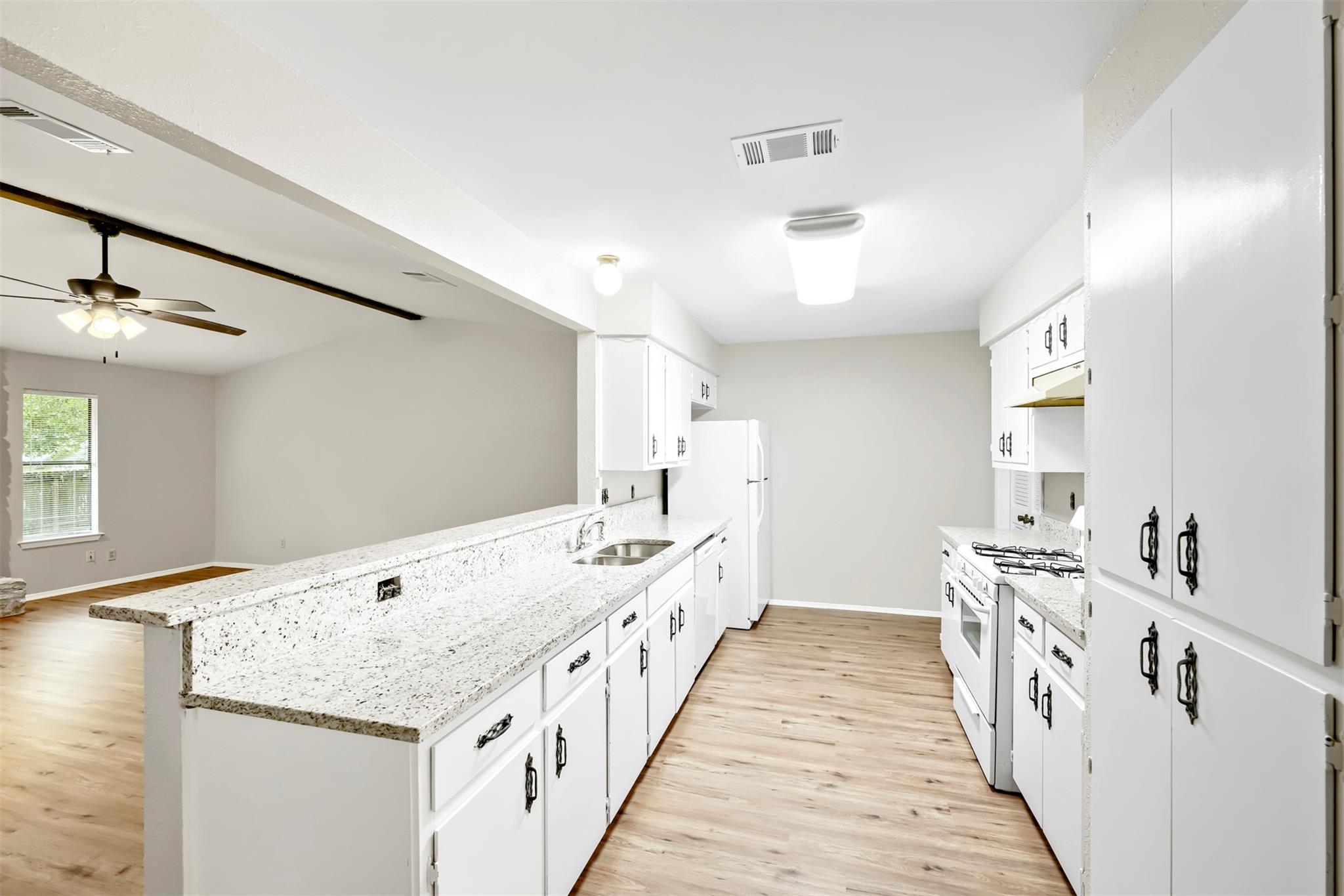 8601 Danville Dr Property Photo 10