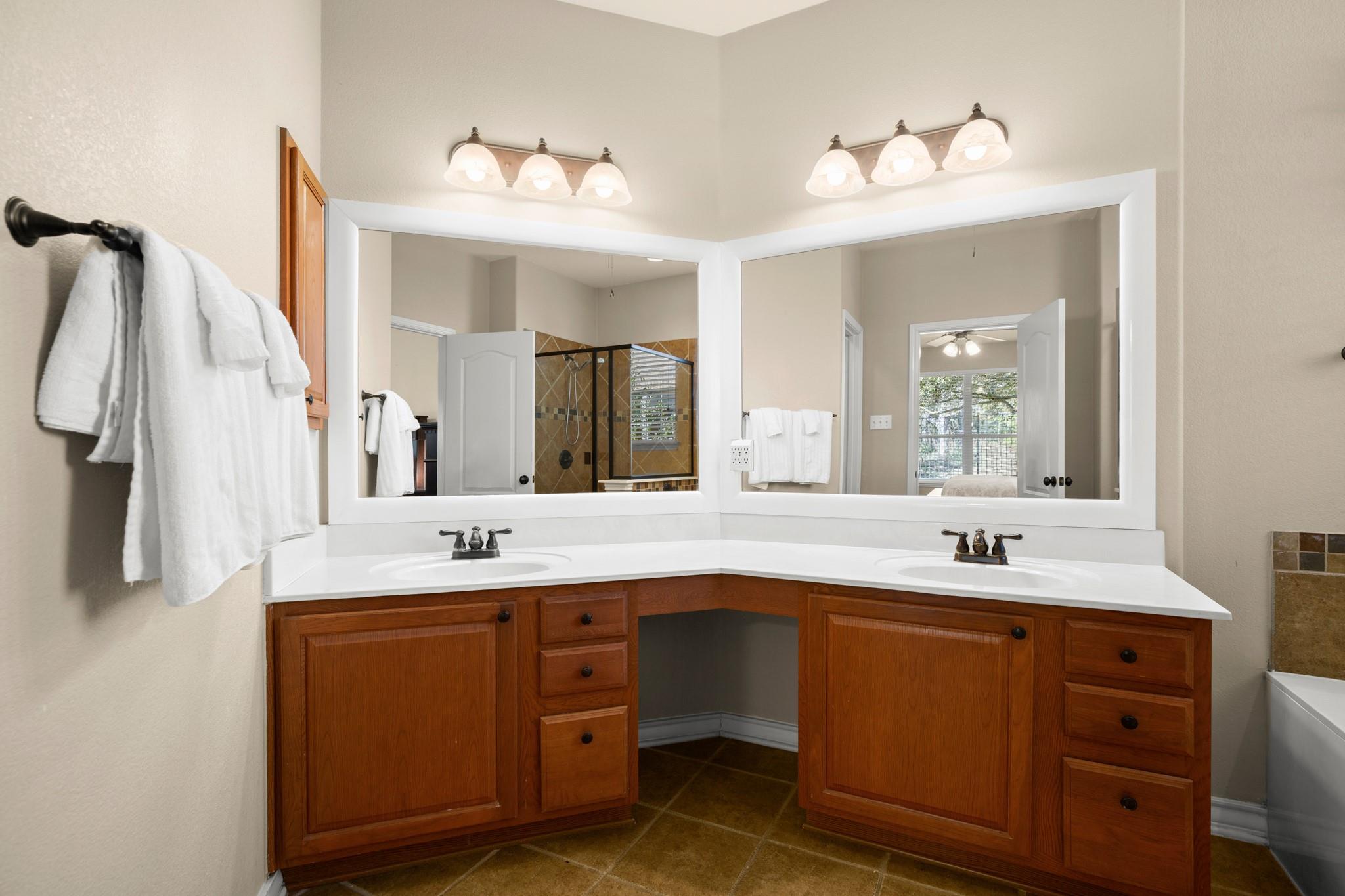 7504 Brecourt Manor Way Property Photo 20