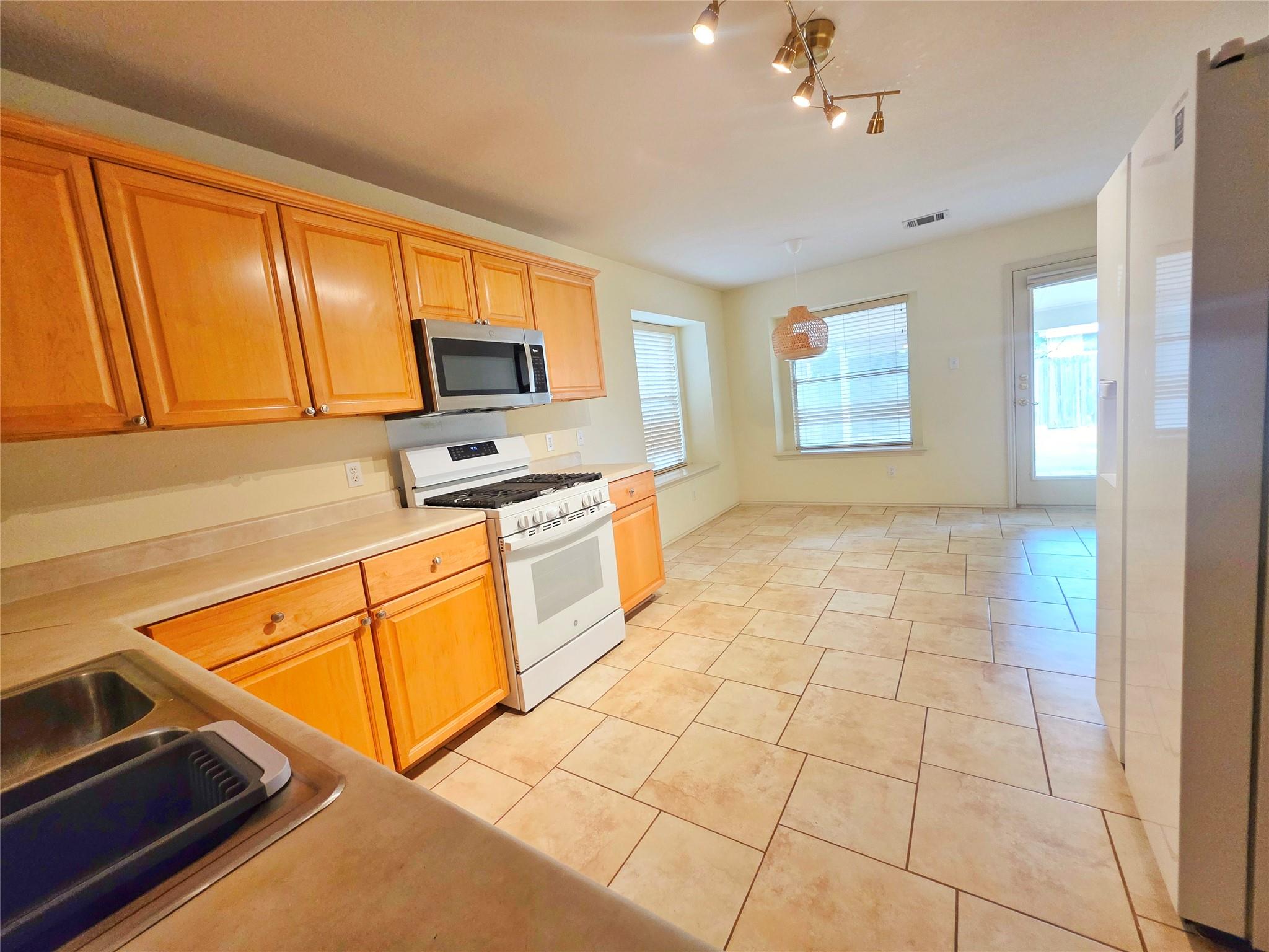 15528 Miss Adriennes Path Property Photo 7
