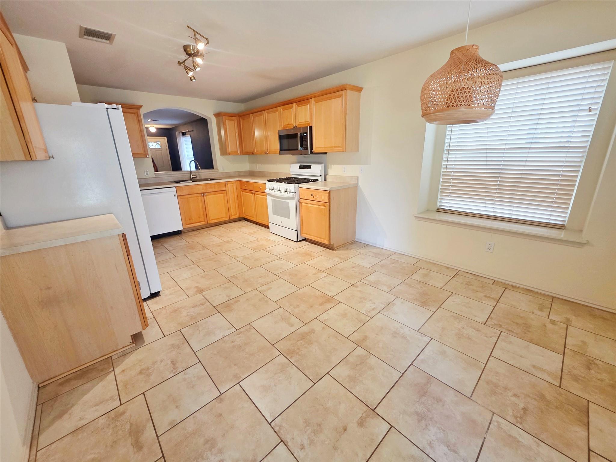 15528 Miss Adriennes Path Property Photo 9