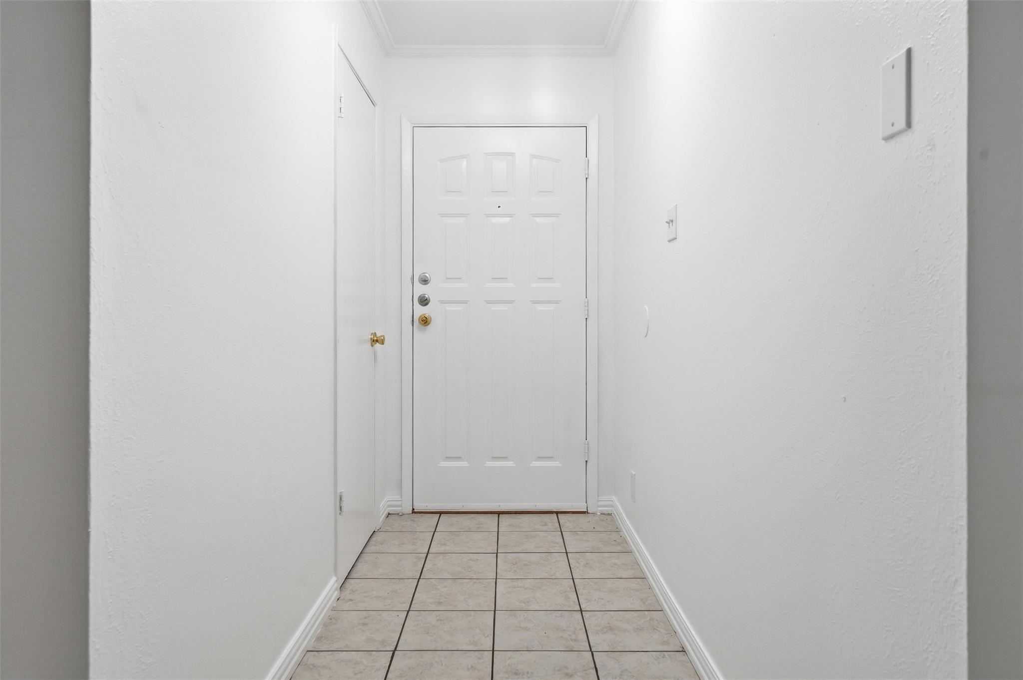 1913 Denfield Dr Property Photo 3