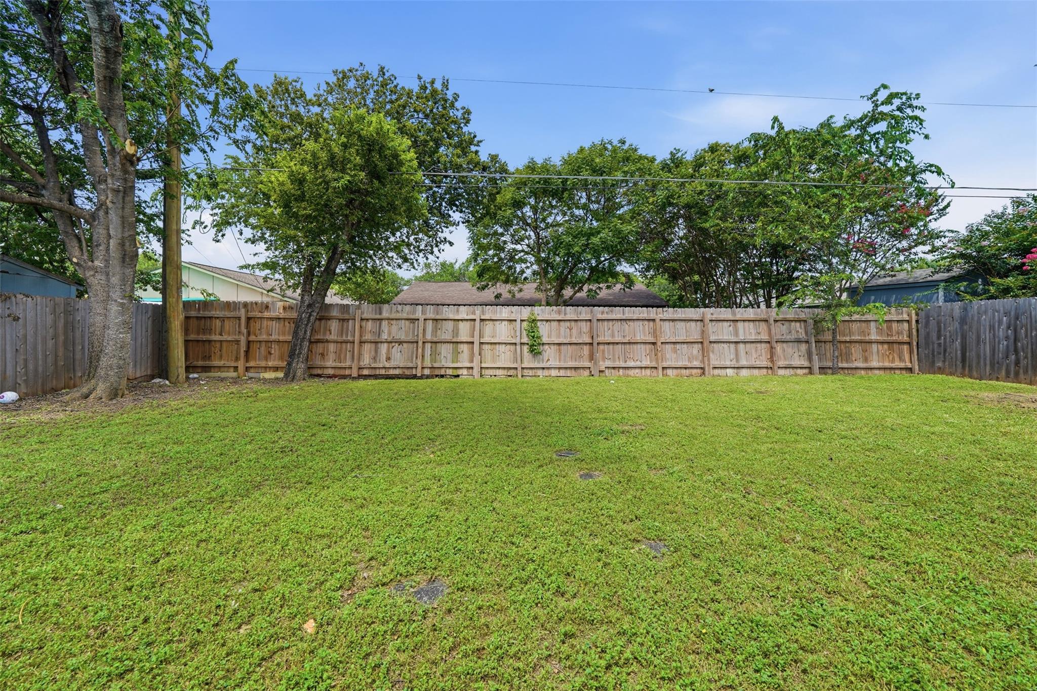 1913 Denfield Dr Property Photo 24