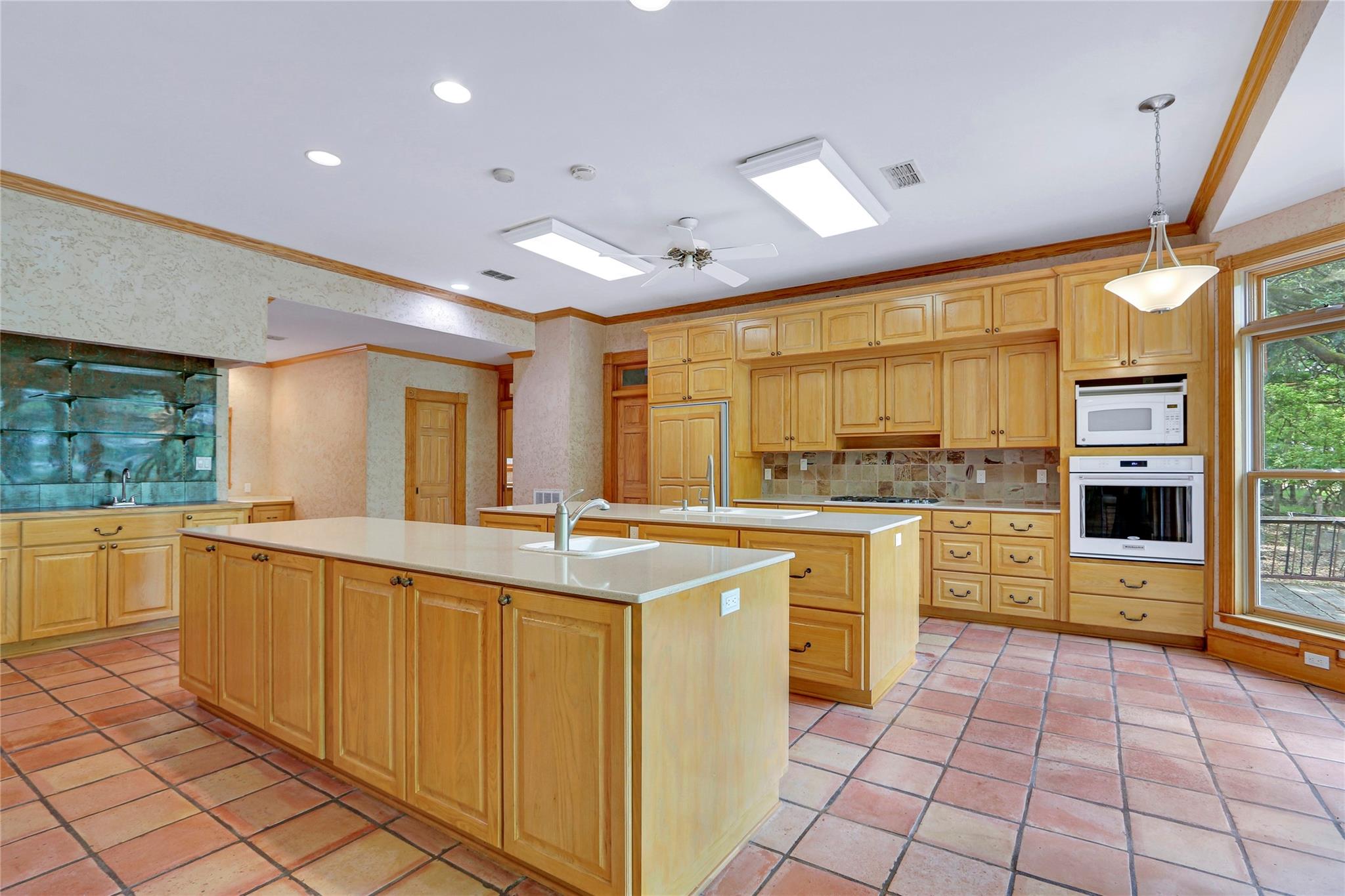 400 E Blanco Bend Rd Property Photo 11