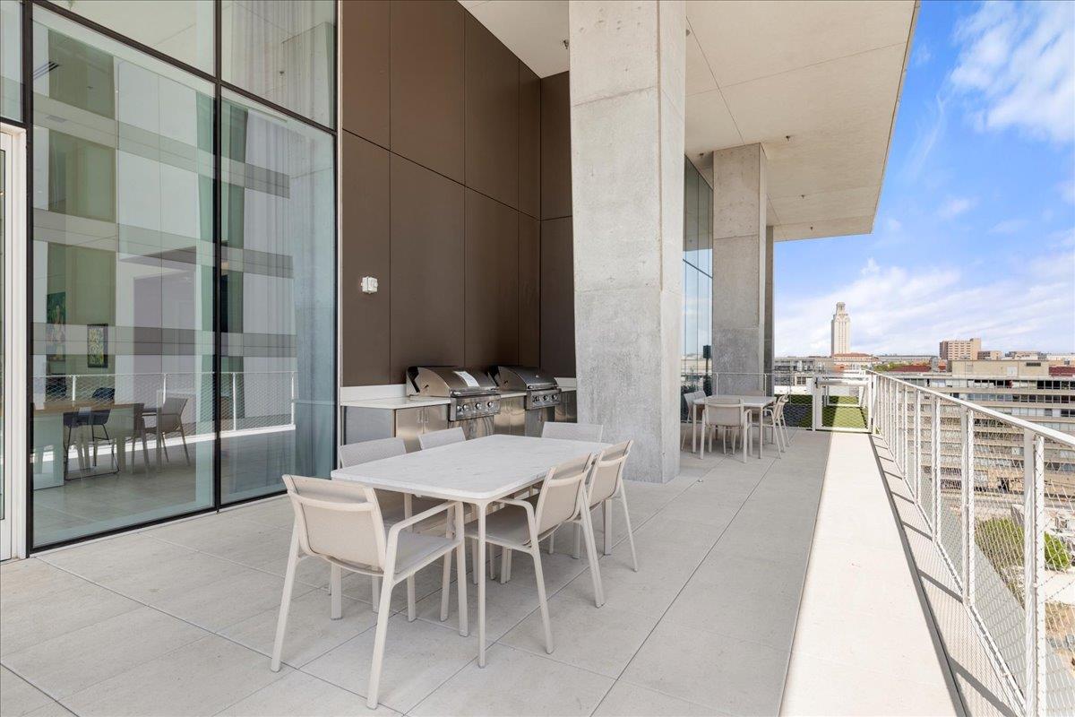 313 W 17th St #2105 Property Photo 31