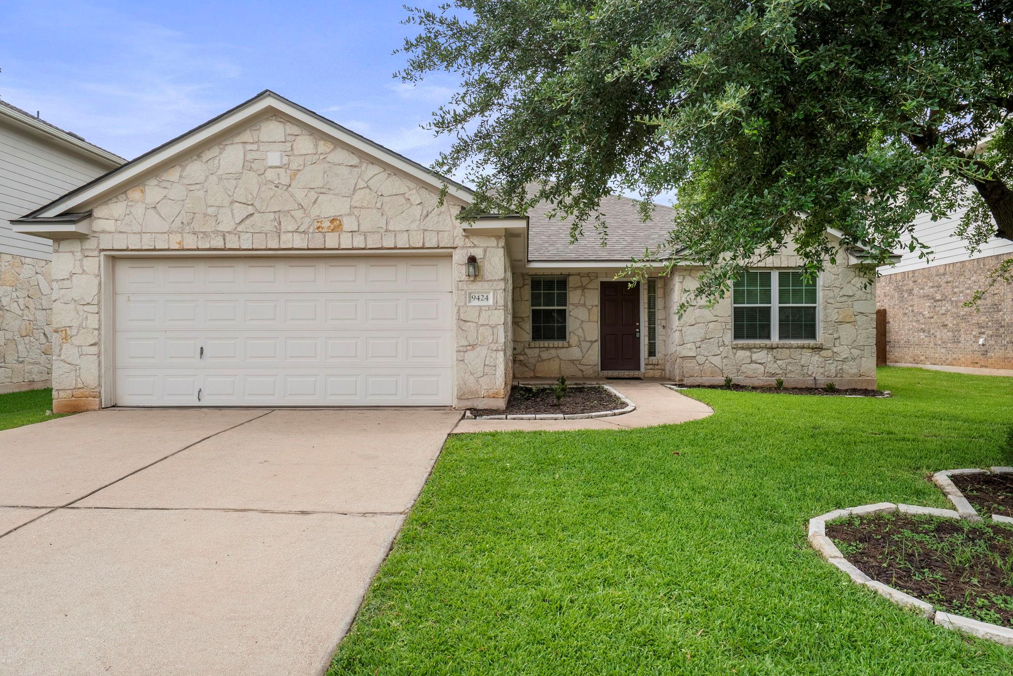 9424 Castle Pines Dr Property Photo 3