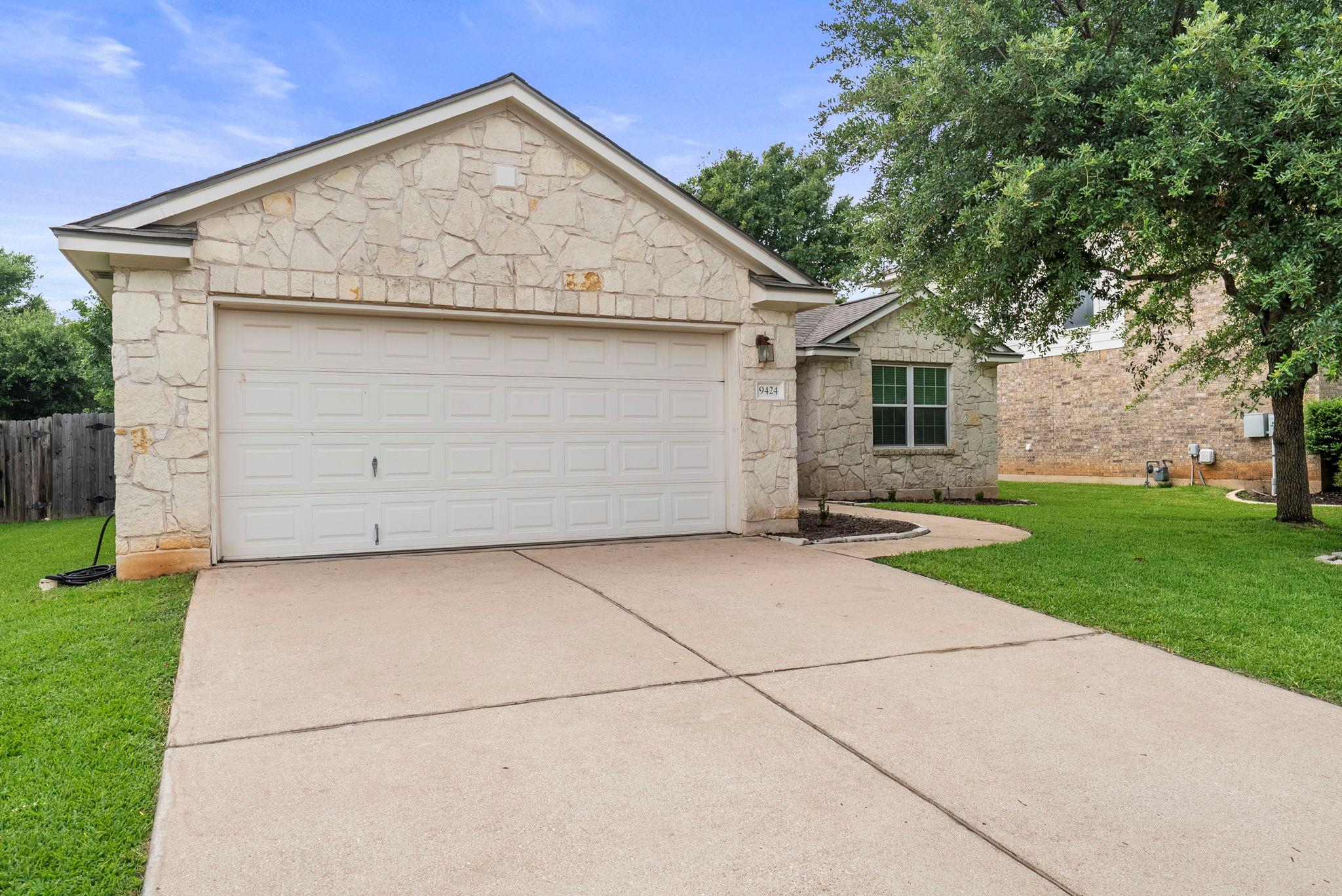 9424 Castle Pines Dr Property Photo 4