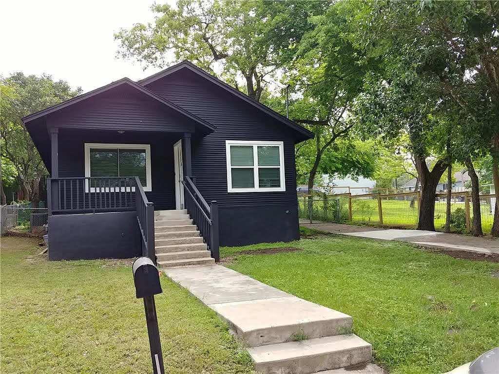 1705 Singleton Ave Property Photo 1