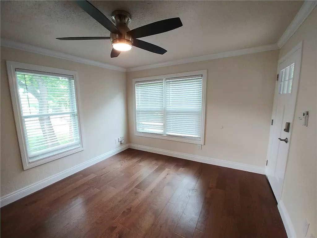 1705 Singleton Ave Property Photo 4