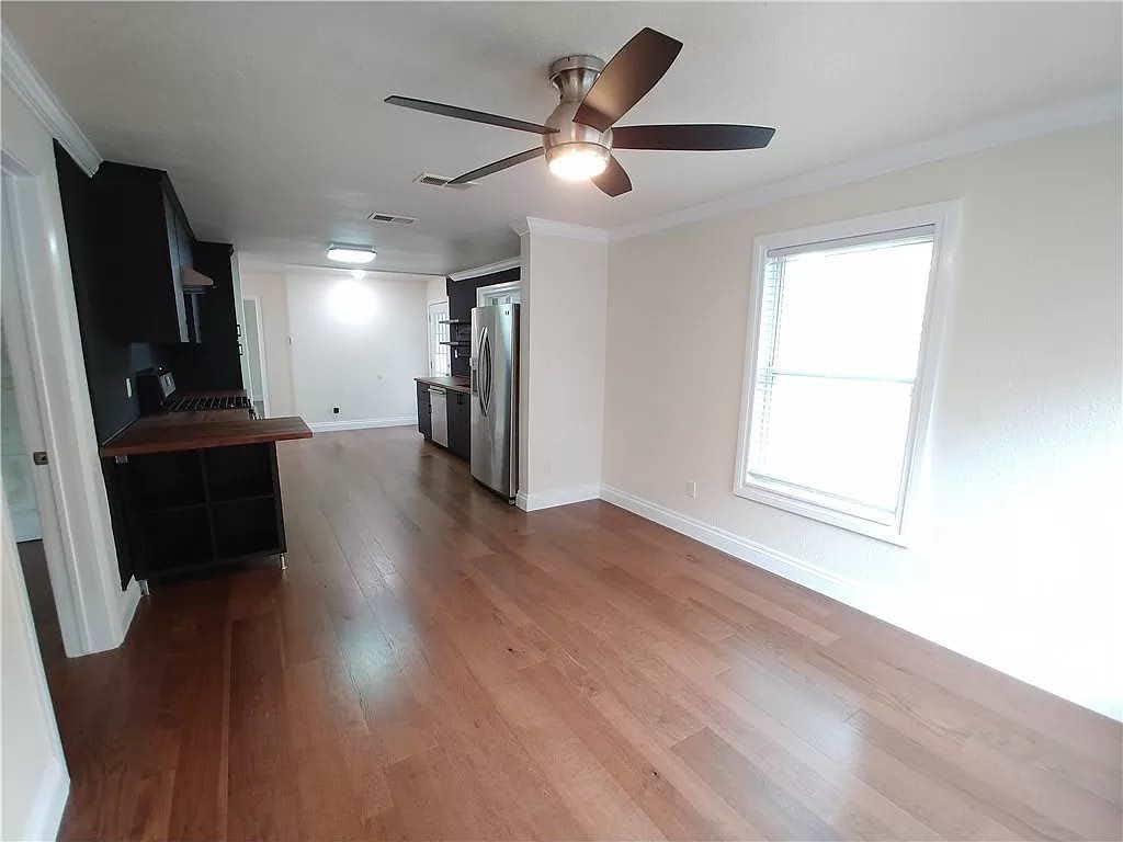 1705 Singleton Ave Property Photo 5