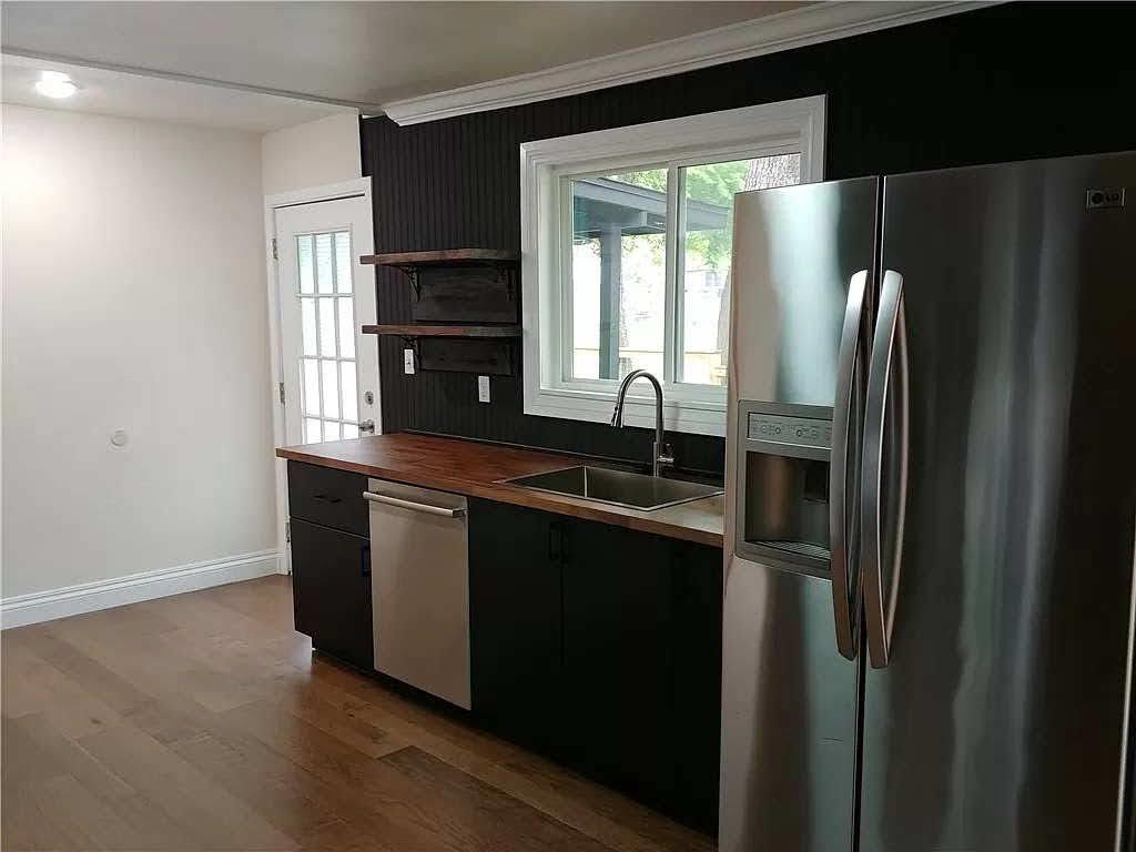 1705 Singleton Ave Property Photo 8