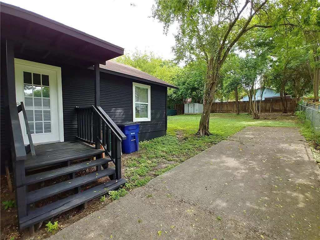 1705 Singleton Ave Property Photo 16