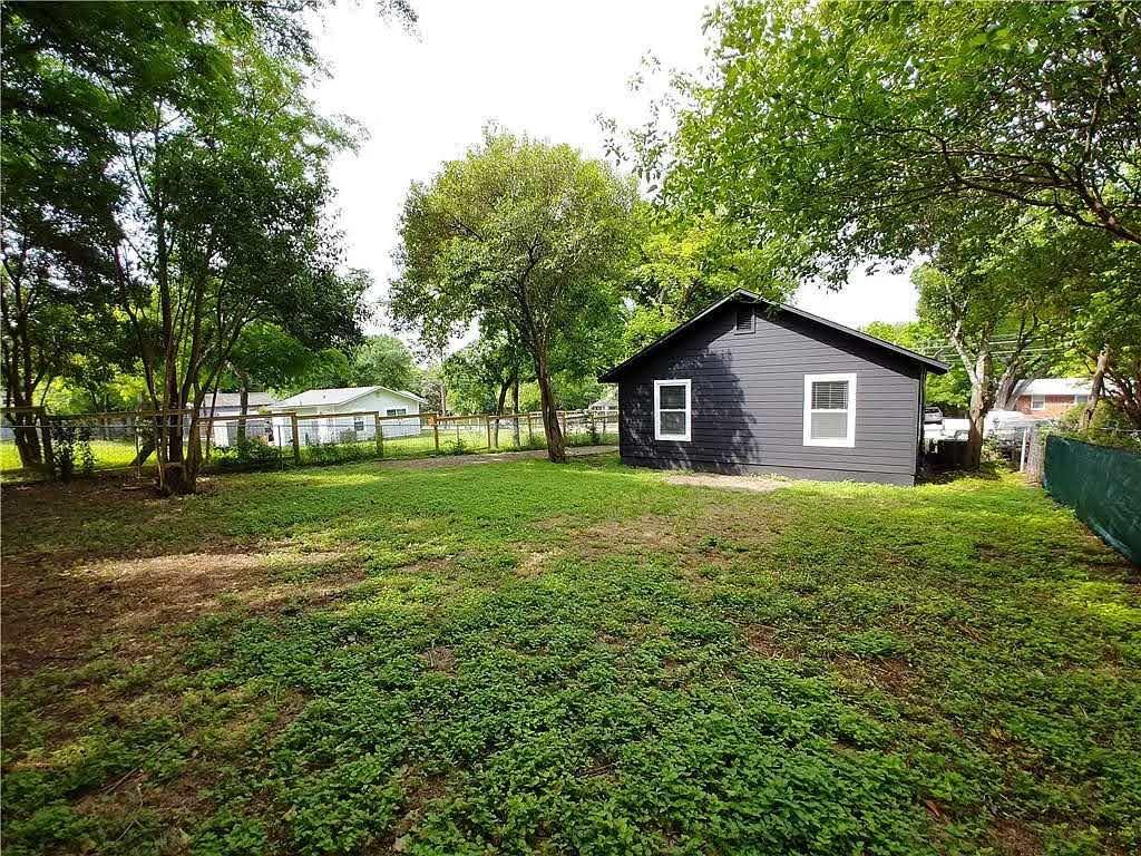 1705 Singleton Ave Property Photo 17