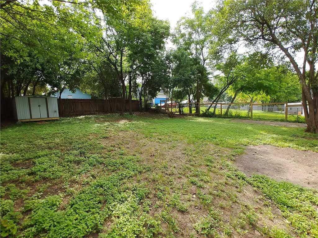 1705 Singleton Ave Property Photo 18