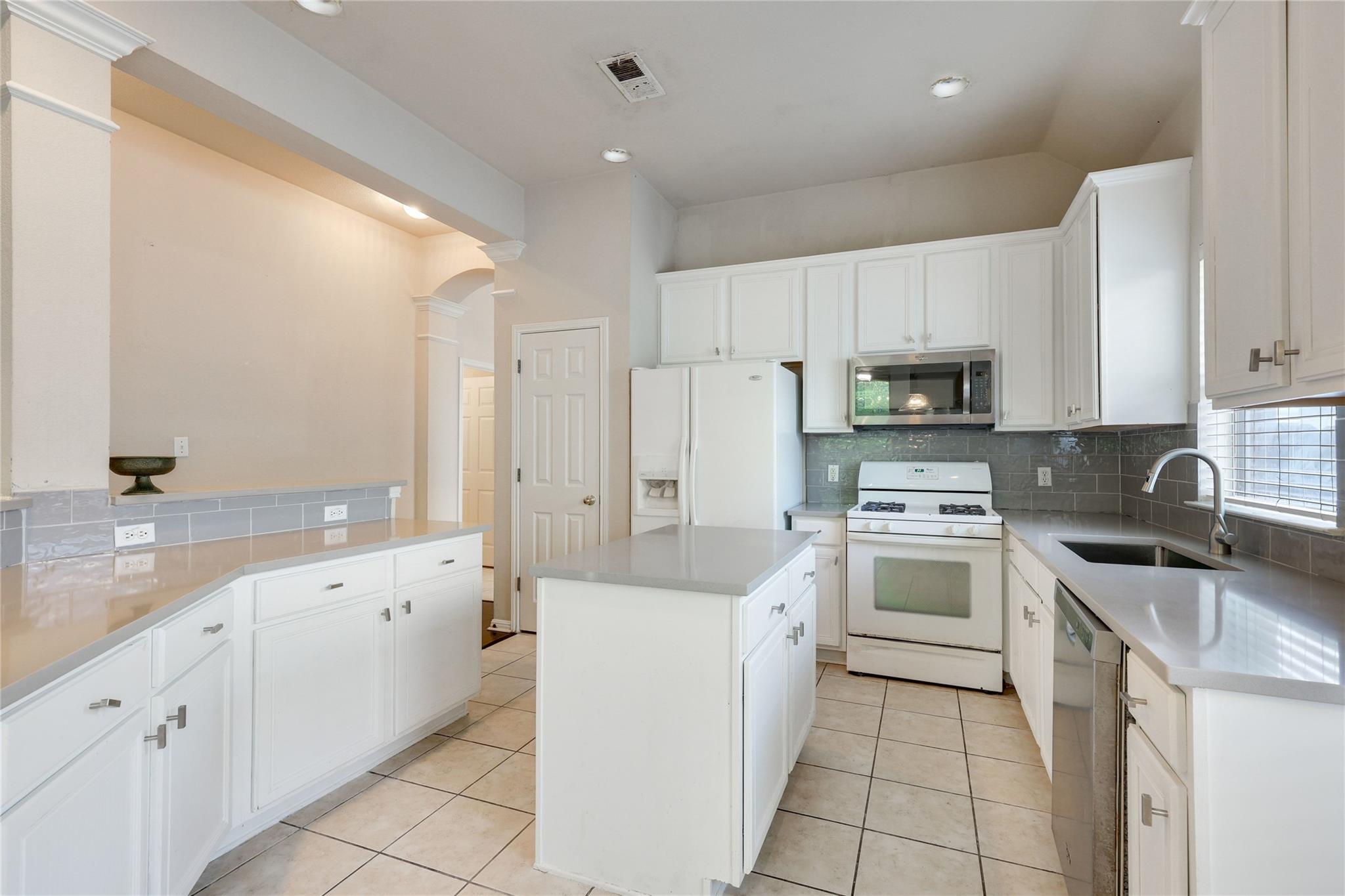 6815 Poncha Pass Property Photo 13