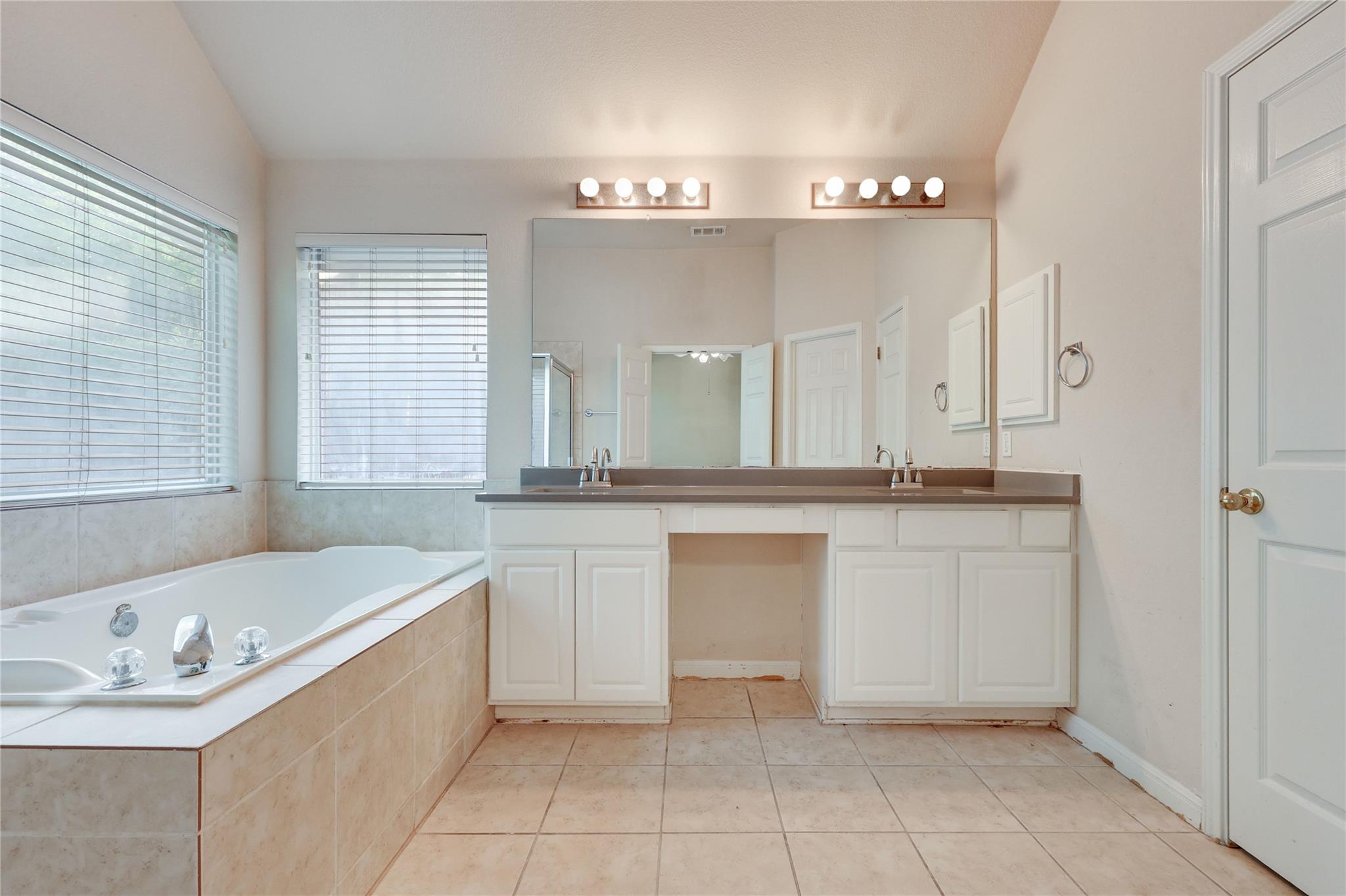 6815 Poncha Pass Property Photo 26