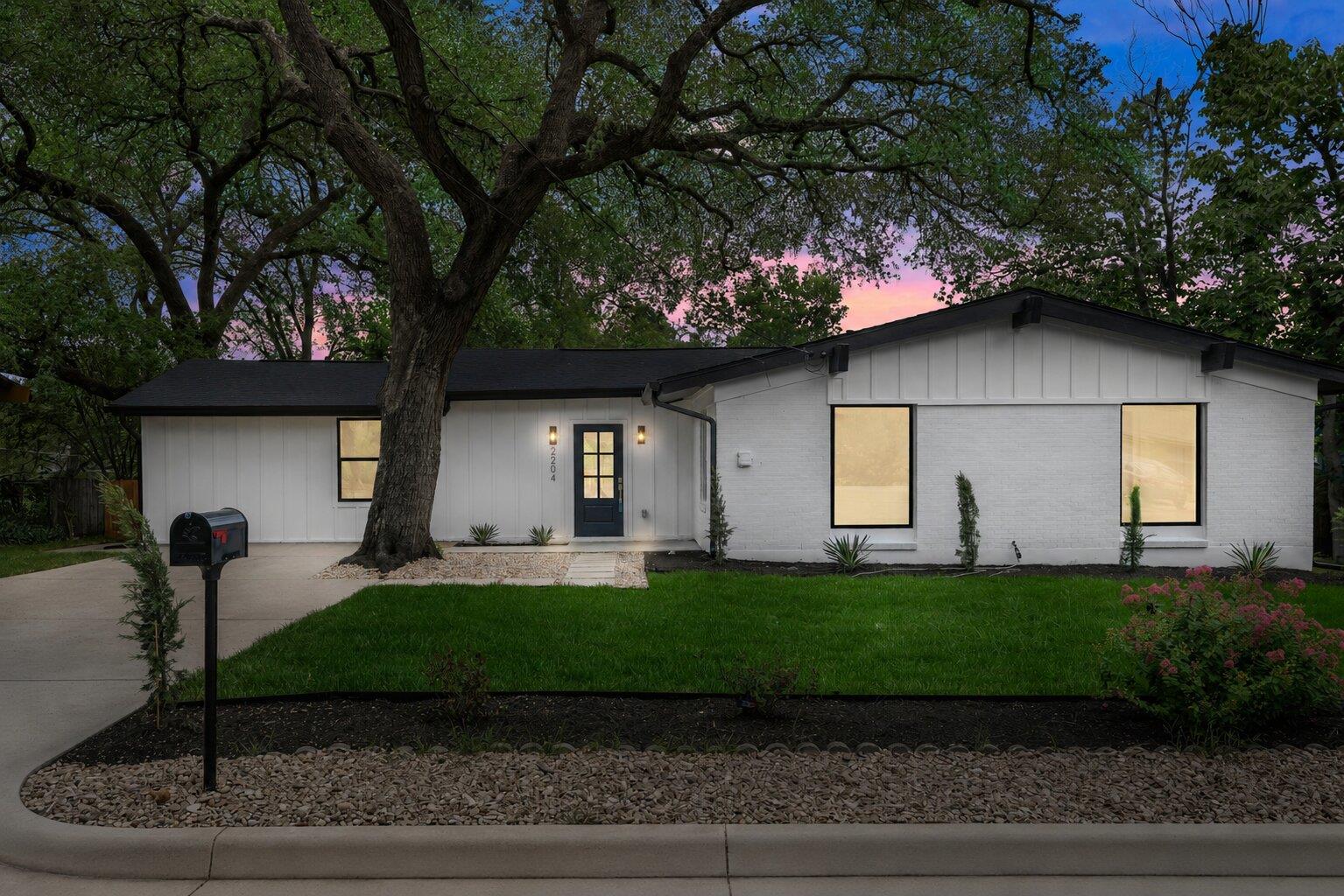 2204 Fair Oaks Dr Property Photo 2