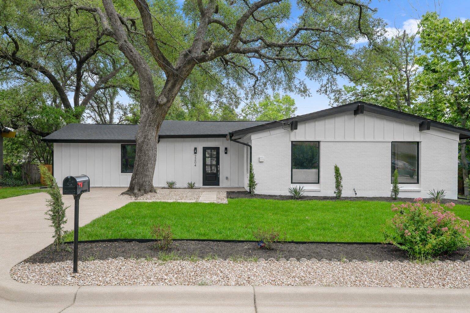 2204 Fair Oaks Dr Property Photo 3