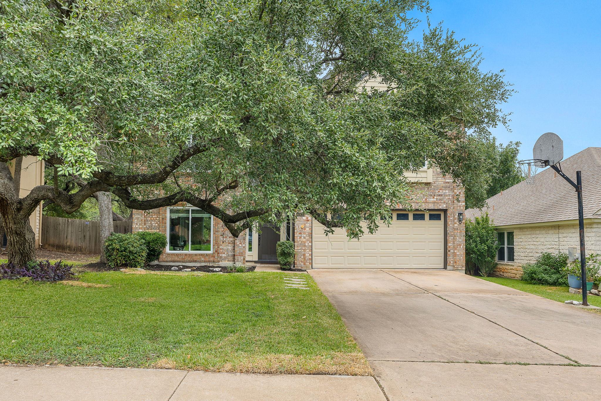 8005 Doe Meadow Dr Property Photo 3